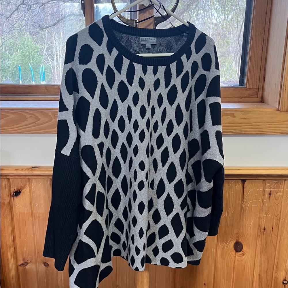 Black & Light Gray Geometric Knit Sweater